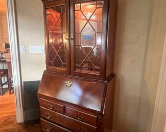 LOVELY PERFECT SIZE CHINA CABINET