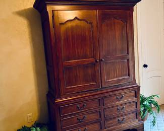 ARMOIRE TV CONSOLE
