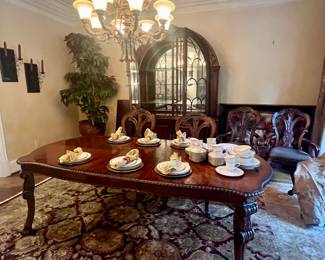 Gorgeous dinning room tabnle and chairs China cabinet
