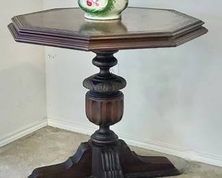 Pedestal Table