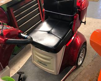 CLOSE UP VIEW OF THIS ELECTRIC E-WHEELS EW-52 4 WHEEL SCOOTER WORKS VERY WELL WITH NEWER BATTERIES