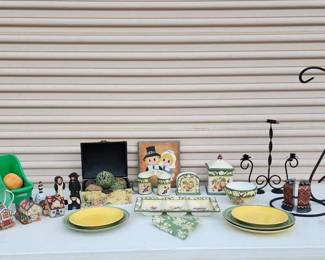 Bistro Table Set Up Green  Yellow  Thanksgiving Decor