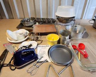 Kitchen Aid Hand Mixer Bundt Pan  Cooling Rack  Glazing Rack  Vintage Baking Supplies