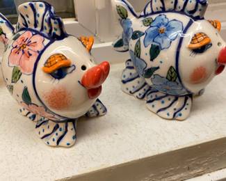 2002 Diane Artware Stoneware Hand Painted Kissing Fish Salt And Pepper Set 