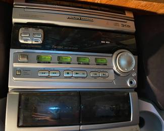 Philips Magnavox FW320C Mini HiFi System 3CD Changer 
