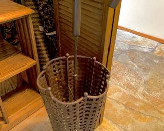 Umbrella Shaped Umbrella Stand with Metal Base/Wooden Handle