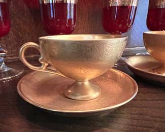 Service for 4 Textured Gold Teacups and Saucers
