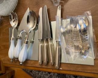 Set of 4 Alfenide French Silver Plated Dinner Knives, 3 Piece Hostess Serving Set with Porcelain Handle