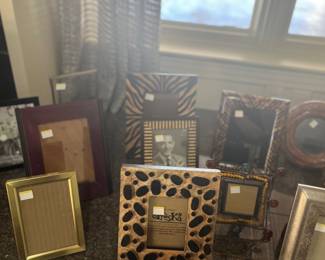 Many picture frames