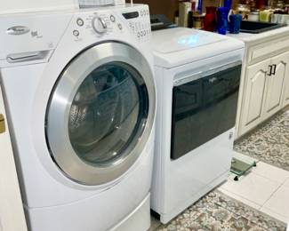 WHIRLPOOL WASHER / DRYER 