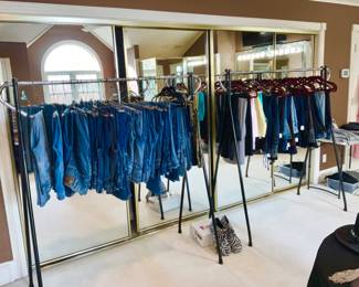 Loads of Mens and Women’s Jeans 