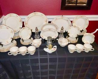 HOMER LAUGHLIN EGGSHELL NAUTILUS W/18K GOLD FINE CHINA (SET of 58)