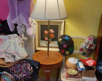 TABLE LAMP AND CHAIRS