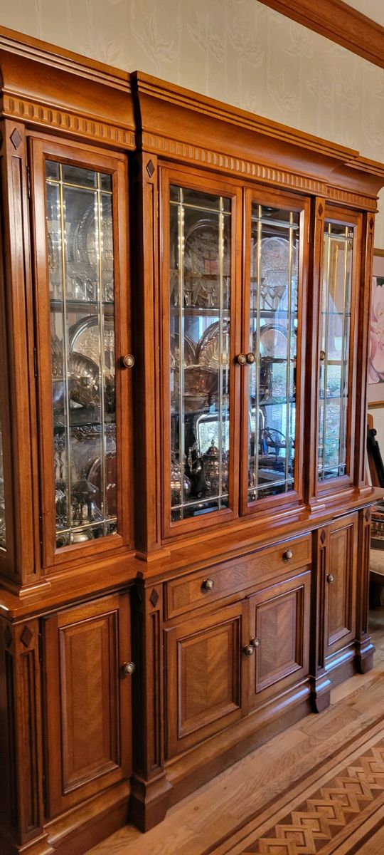 China cabinet ( full)