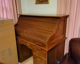 Roll top desk