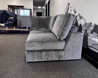 $300 USD Vanguard Ease Lucca Corner Module Left Veto Smoke Sofa Couch MTF158-26 Description: Invite a spacious and truly comfortable sectional into your living room, basement or entertainment space. The Lucca Modular Sectional features comfortable deep seating, sophistication and true contemporary design style. We are offering the Left Veto Smoke component at an exceptional price.
Dimensions: 72 x 44 x 24H in | Seat Height 19 in | 172.0 lb
Condition: New
Location: Local pick up Portland, OR. Shipping suggestions available upon request. https://goodbyhello.com/products/copy-of-sunpan-zuma-solterra-gray-concrete-top-coffee-table-mtf158-23?_pos=12&_sid=fbcd51fb9&_ss=r