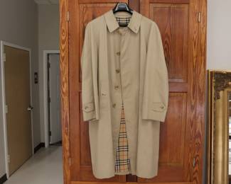 Lot 9695 Vintage Burberrys Trench Coat  Size 54 Regular