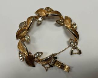Lot 7438 Vintage Hattie Carnegie Rhinestone Bracelet