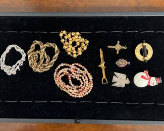 Lot 7444 Vintage Costume Jewelry Lot  Trifari  Napier  Necklaces Brooches Pins Pendants