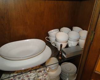 Exceptional detail on these dinner pieces, and serving pieces as well