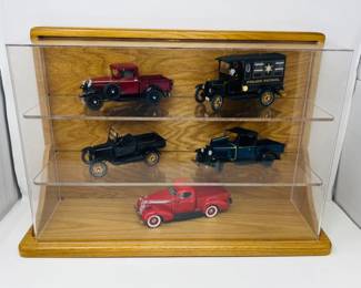 (5)Danbury Mint Antique Model Cars in Case - 1/24 Scale
