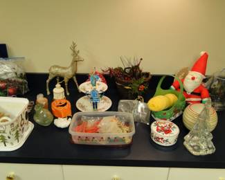 Fun collectible pieces. Not a large assortment, but a very nice collection of pieces