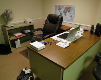 Office chair, office desk, office shelving. Everything you need for the office, at home or at work office.