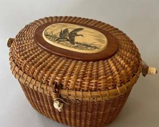 Nantucket Basket With Scrimshaw Carved Birds On Lid