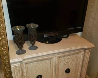 Small Cabinet/TV Stand 