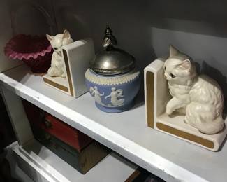 Set of kittens bookends