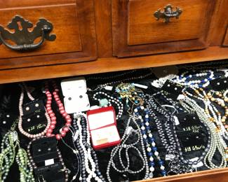 Pearls of all colors, genuine