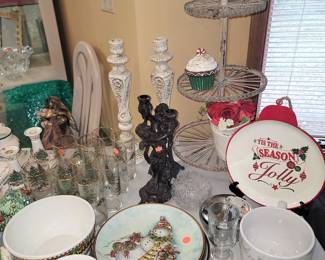 Serving pieces. bowls