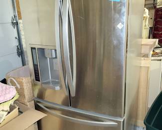 LG fridge $600
