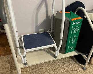 Assist steps for beds