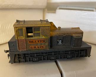 Lionel Bluffs Grain Industrial Switcher Engine