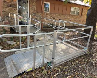 EZ-ACCESS PATHWAY with 4' TOP AND TURN PLATFORMS