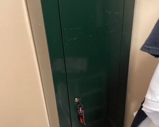 Stand up floor safe with key