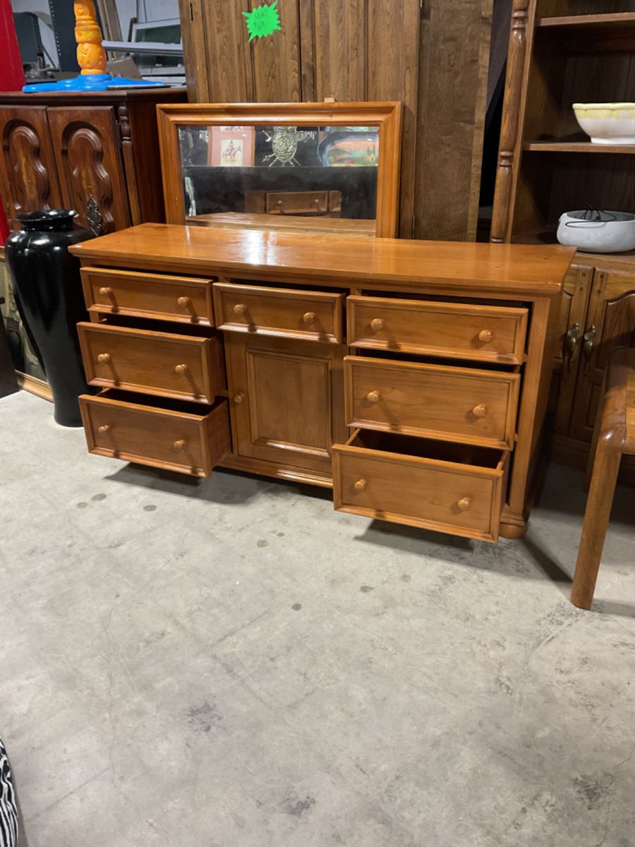 Diamond Estate Sale & Antiques in Kansas City, MO starts on 12/7/2023