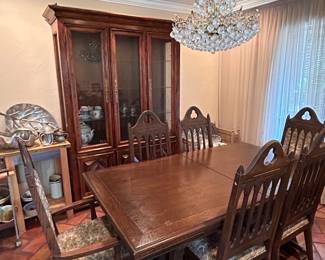 Vintage dining table & chairs with extra leaf 