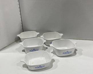 Corning Ware 1.75 cup dish (1) with 22 oz dishes (4) with plastic lids