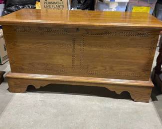 Lane cedar chest 24 x 45 x 19 in