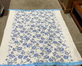 Vintage floral bedspread 84 x 75 in