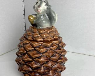 Vintage squirrel on pinecone cookie jar