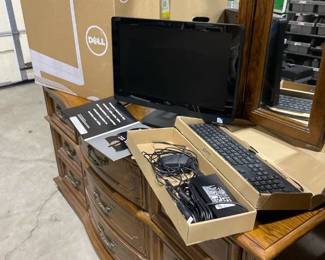 Dell Inspirion 20 in non-touch hd display all in one computer with keyboard, mouse, powercord and original box