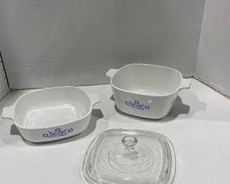 Corning Ware 1 qt and 1.75 qt baking dishes with plastic lids and a shared glass lid