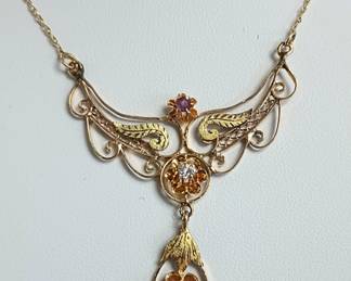 Antique lavalier in yellow gold setting with amethyst and diamond stones