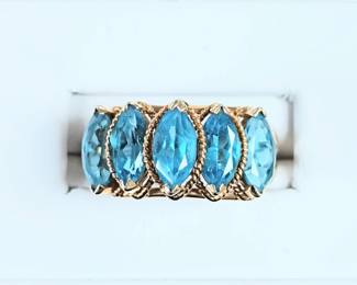 Blue topaz in 14k sz 6-3/4