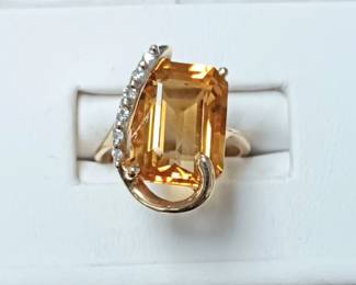 Citrine and diamond ring in 14k yellow gold
Sz 6