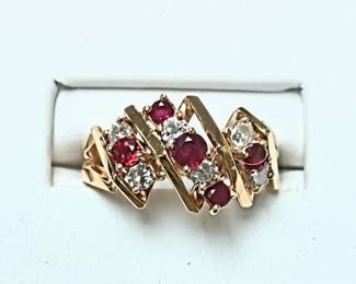Ruby and diamond ring in 14k yellow gold 