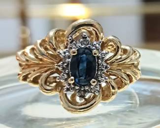Sapphire and diamond ring in yellow gold